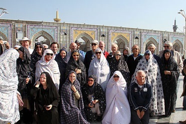 بازدید گردشگران اروپایی از مجموعه حرم مطهر امام رضا(ع)