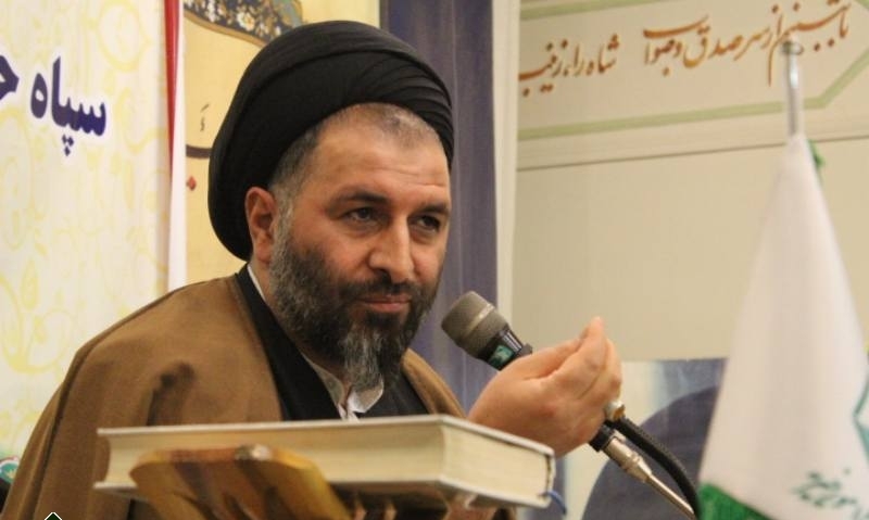 شهید مطهری با فکر، زبان و قلم خود انقلاب اسلامی را یاری کرد