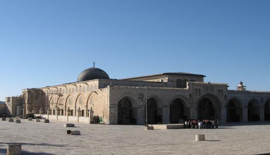 اقامه نماز جمعه ۱۹۰ نفر از فلسطینی های غزه در مسجدالاقصی