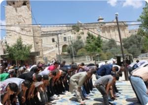 اقامه نماز جمعه ۱۷ هزار فلسطینی در مسجد ابراهیمی الخلیل