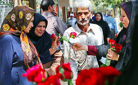 هزار شاخه گل در بین بانوان بجنوردی توزیع شد