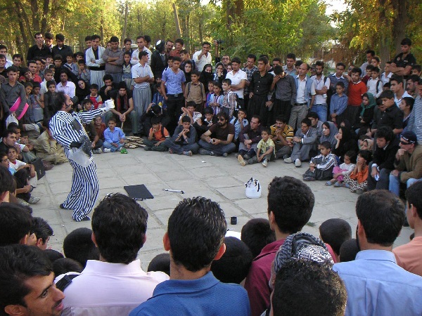 کردستان  میزبان دهمین جشنواره بین المللی تئاترخیابانی مریوان