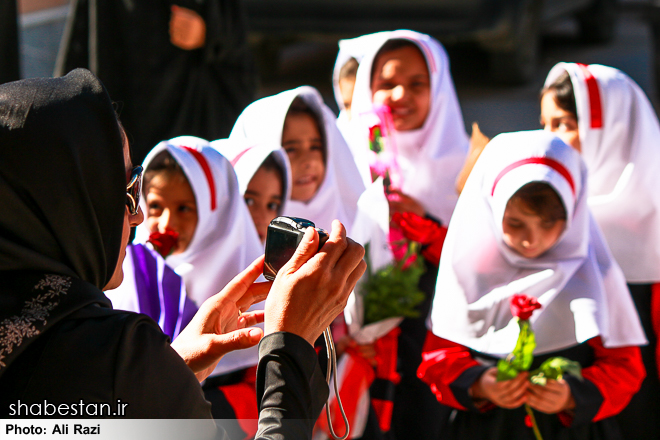  جشن شکوفه ها در آستارا/ بیش از ۱۴۰۰ دانش آموز کلاس اولی  به مدرسه رفتند