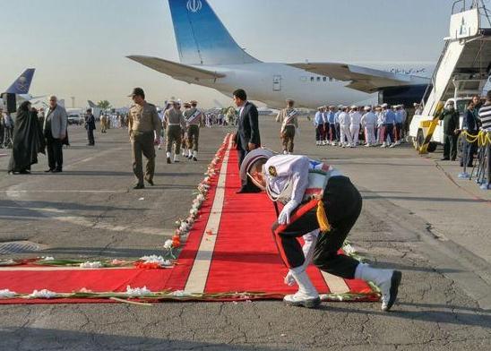  «تلگراف» گزارش داد: استقبال با شکوه از قربانیان فاجعه منا در ایران 