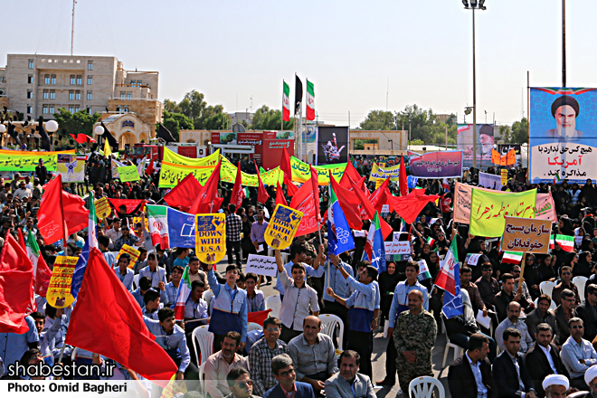 راهپیمایی اعضای «کانون نور المبین» در سالروز ۱۳ آبان