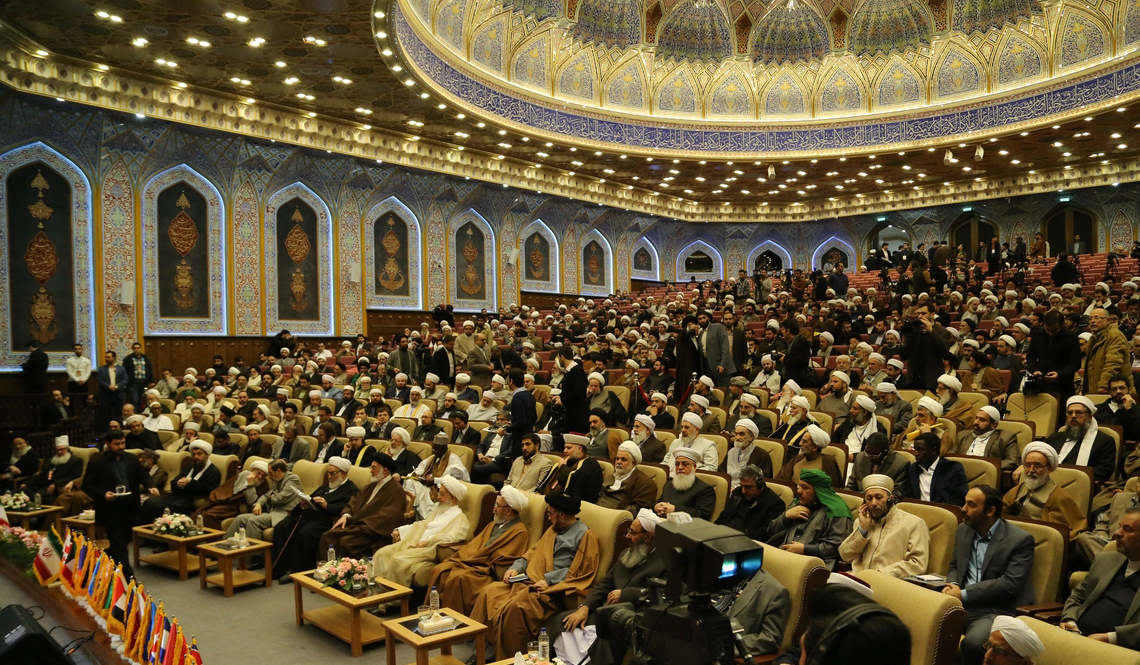 دشمن با دروغگویی می خواهد جوانان را جذب داعش کند/باید اسلام ناب را معرفی کنیم    