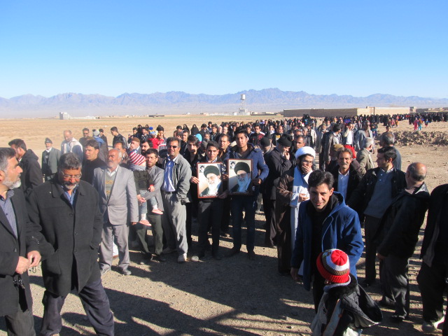 برگزاری همایش پیاده روی خانوادگی در روستای عارف آباد کاشمر