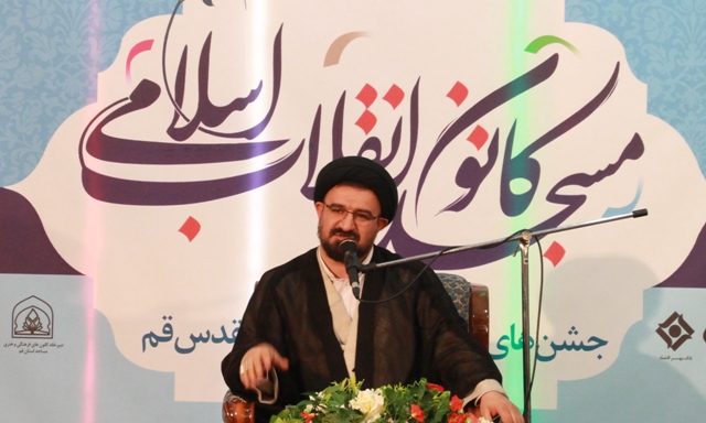 امام خمینی(ره) مسجد و حوزه را زنده کرد