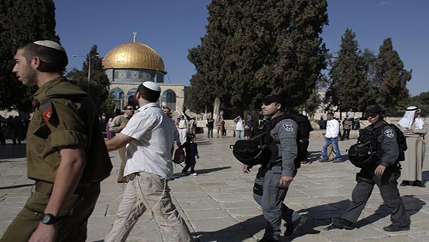 ممانعت یک جوان فلسطینی از ورود به مسجدالاقصی