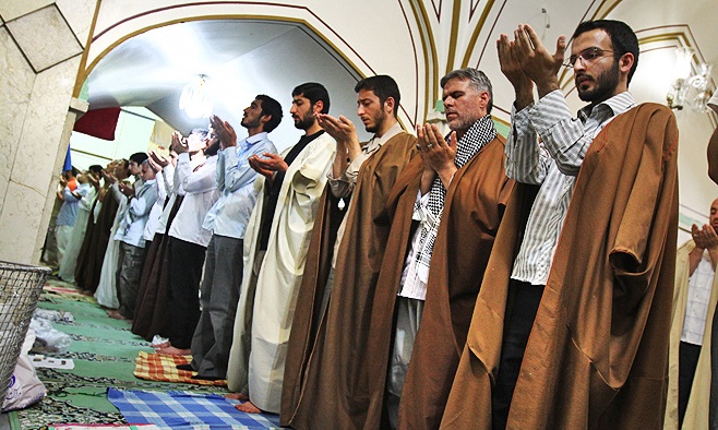 مسجد تنهاست/امام جماعتی که حتی در بستر بیماری از مسجد غافل نبود