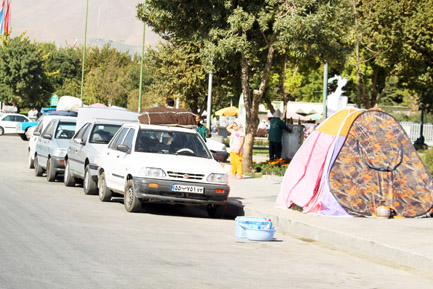 طبیعت چشم نواز ایلام مملو از چادرهای گردشگران نوروزی است