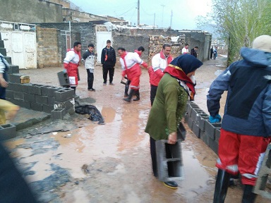 محاصره ۱۰ روستای استان کرمانشاه در سیل/۱۶۶ تن امدادرسانی شدند