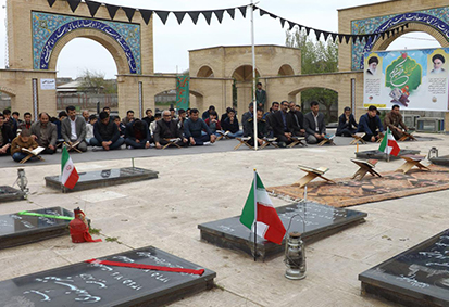 مراسم معنوی قرائت قرآن کریم در گلزار شهدا به مناسبت شهادت امام هادی (ع) برگزار شد