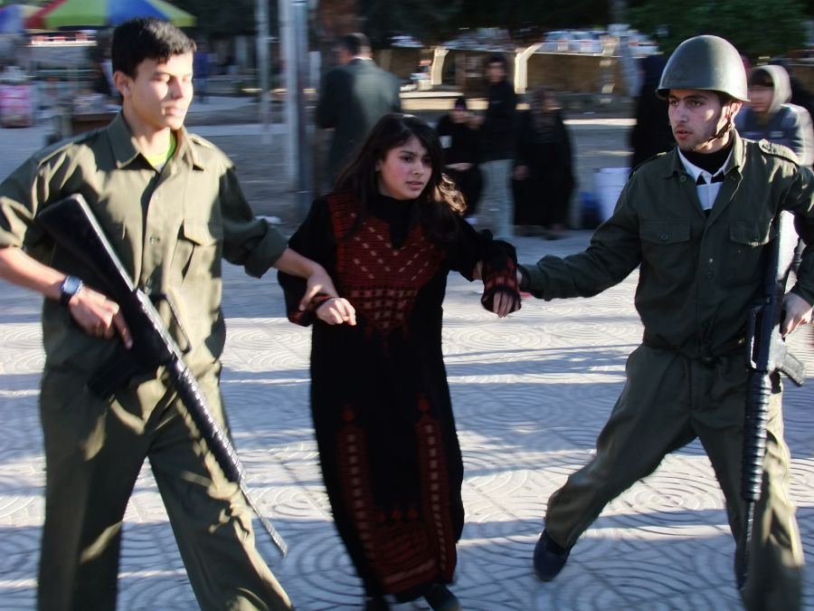 بازداشت دختر فلسطینی نزدیک مسجد ابراهیمی در الخلیل