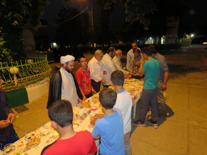 امامزاده عباس(ع) ساری مجری طرح افطاری ساده در ماه رمضان