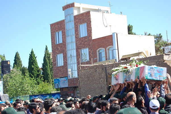 تشییع پیکر پاک شهید مدافع حرم عباس دانشگردر سمنان/ اوج پیشرفت انسان رسیدن به شهادت در راه خداوند است