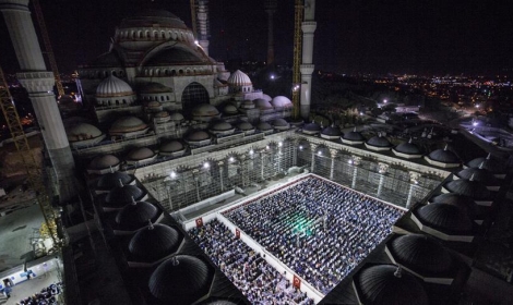 مراسم احیاء شب قدر در بزرگ ترین مسجد ترکیه برگزار شد