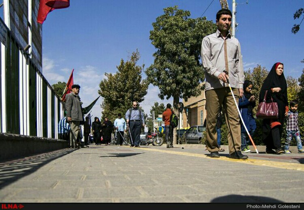 مصوبات برای تردد آسان معلولان و نابینایان اجرایی شود