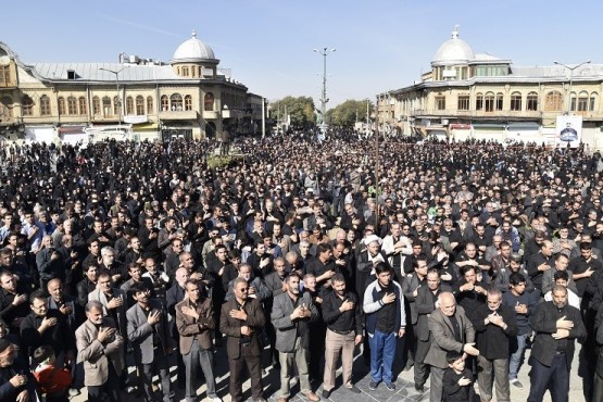 تجمع عزاداران حسینی روز اربعین در میدان امام خمینی(ره) همدان