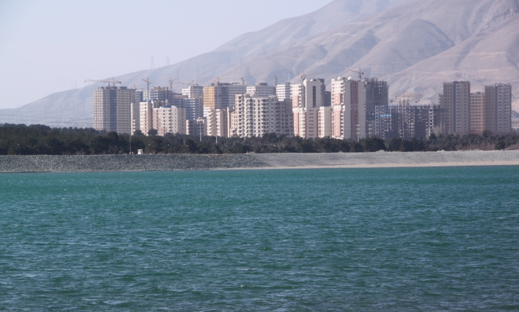 ۹ نفر از سرنشینان بالگرد از آب بیرون کشیده شدند/ ۶ نفر سالم هستند