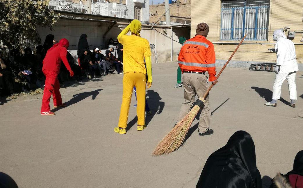 دومین روز جشنواره ملی تئاتر مهر با زباله های رنگی سپری شد