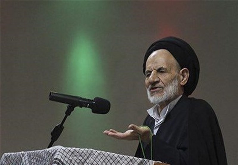 استعداد سرودن شعر فقط در زیبایی های لفظی خلاصه نشود