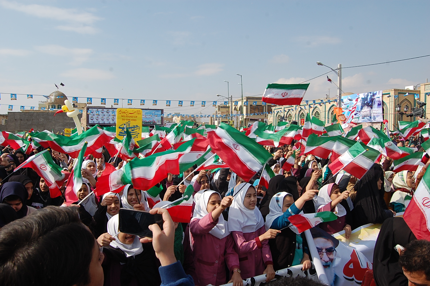 اقتدار انقلاب اسلامی در راهپیمایی ۲۲ بهمن/حضور پر صلابت پاسخ یاوه گویان شد