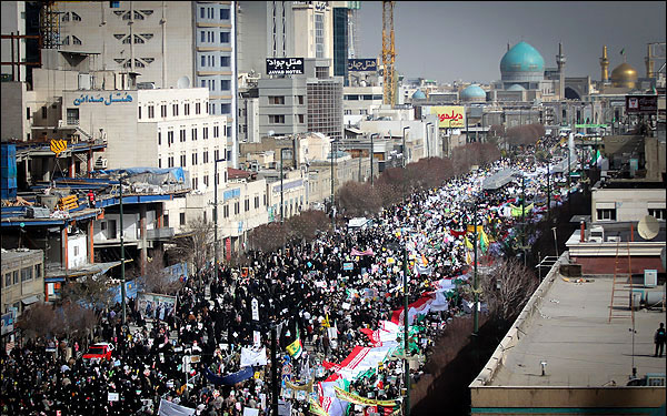 راهپیمایی با شکوه یوم الله ۲۲ بهمن در مشهد برگزار شد