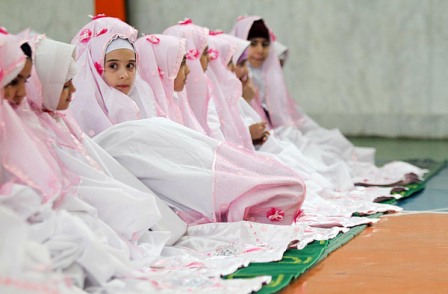 اهمیت عبادت در كودكی و نقش والدین در تربیت دینی كودكان