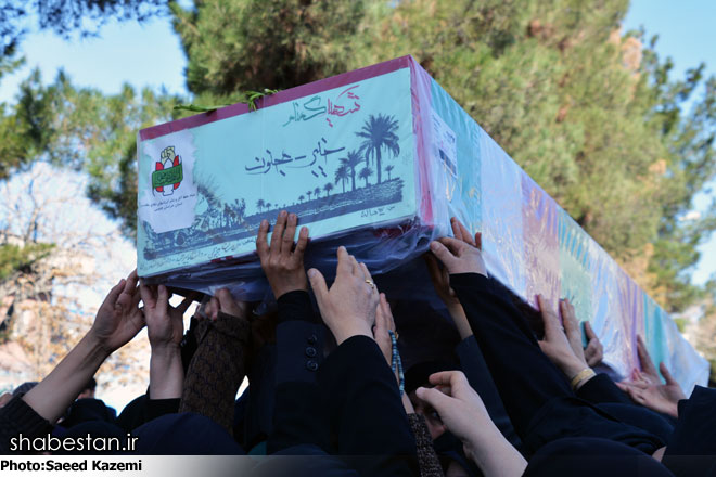 مادران و همسران شهدا به عنوان «بانوان مردآفرین» شهر تهران تجلیل شدند