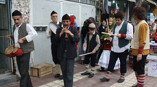 از برپایی مراسم کوسه گلین تا نوروز خوانی در همدان