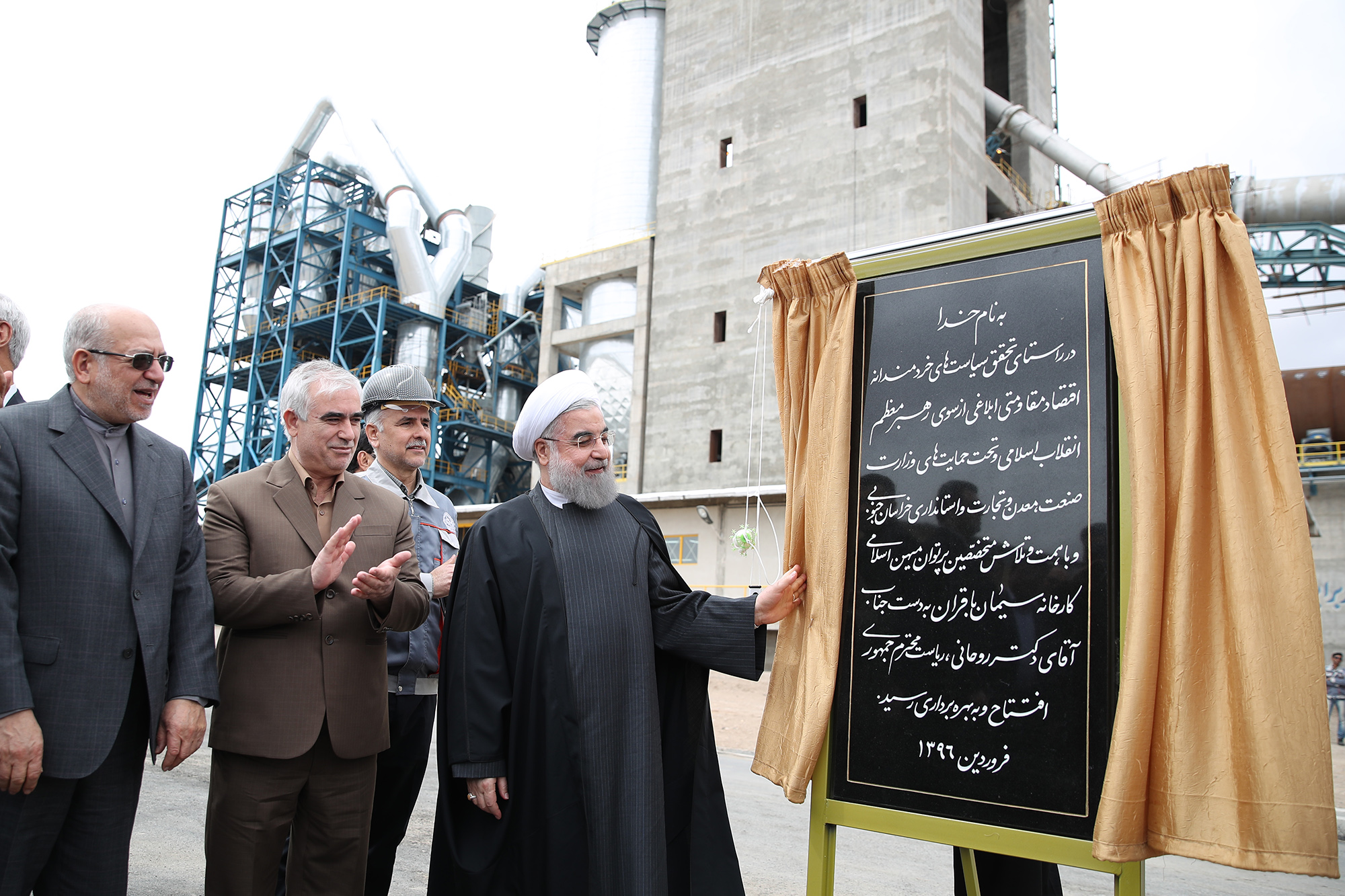 پایان یک دهه چشم انتظاری/ چرخ کارخانه سیمان باقران بالاخره چرخید!