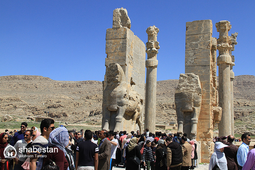 تاکید استاندار فارس بر ایجاد مراکز بوم گردی در روستاهای استان