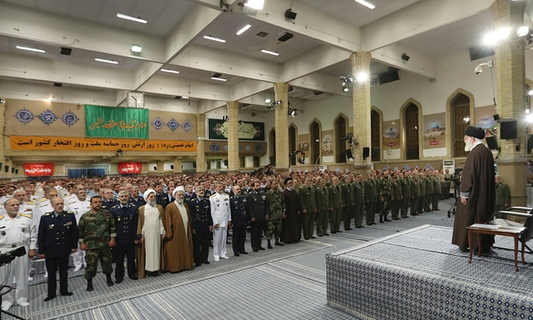 جمعی از فرماندهان و کارکنان ارتش با رهبر معظم انقلاب دیدار کردند