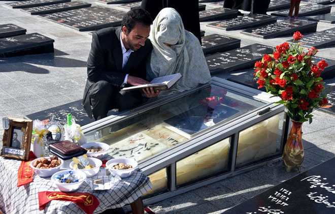 برگزاری جشن ازدواج ۱۵ زوج نکایی در جوار گلزار شهدای گمنام