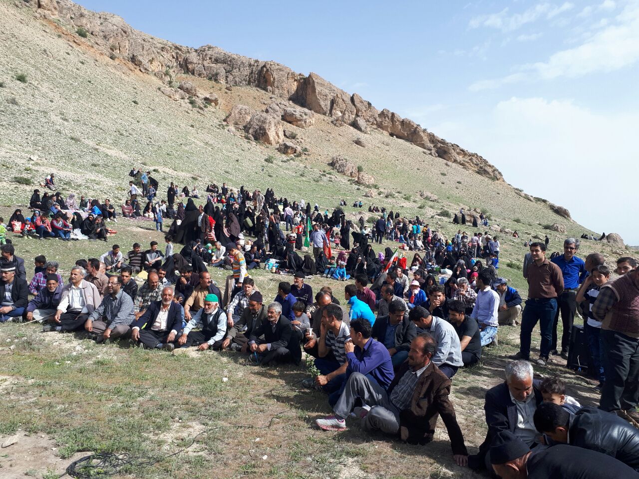 همایش پیاده روز جشن انتظار با عطر طبیعت در روستای الوار بستان آباد برگزار شد