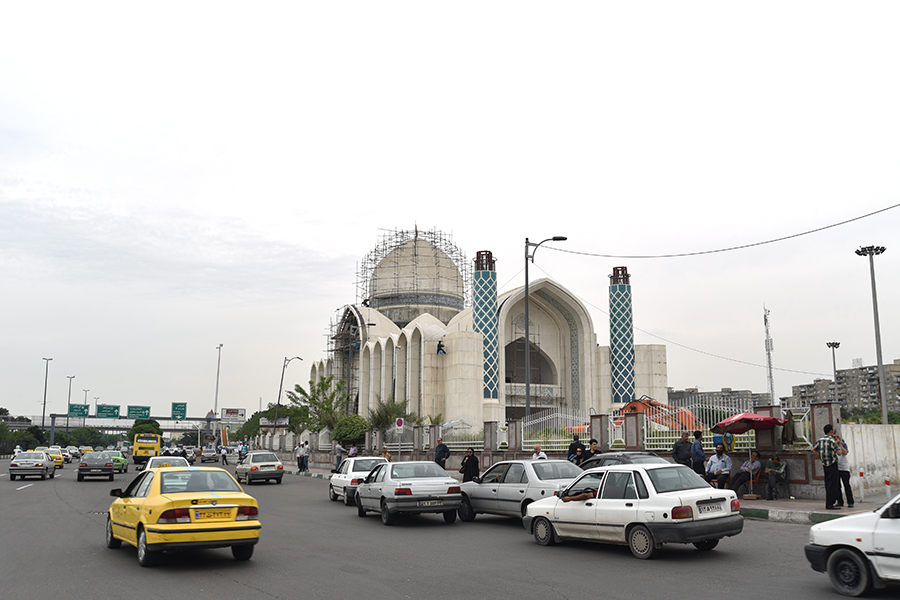 مسجد ۷۲ تن به  صورت شبانه روزی به شهروندان خدمات رسانی می کند