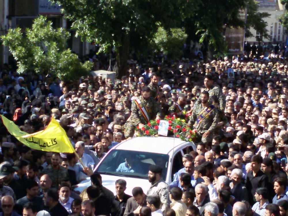 پیکر مطهر شهید فریدون احمدی در کرمانشاه تشییع شد