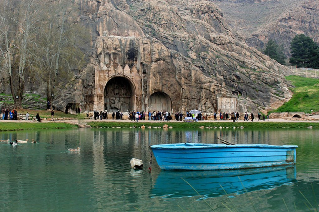 حضور گردشگران داخلی و خارجی در اماکن تاریخی کرمانشاه/مجموعه طاقبستان درصدر بازدیدها قرار گرفت