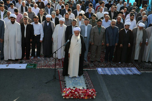 نماز وحدت آفرین عید فطر در کرمانشاه اقامه شد