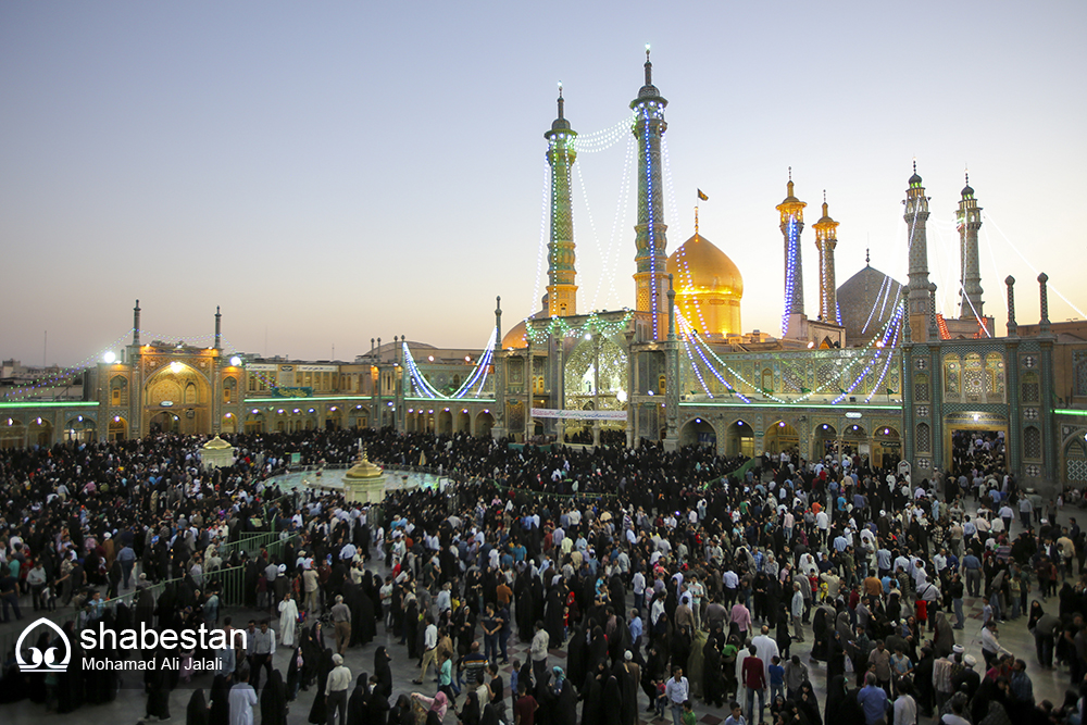 قم غرق در شادی و سرور است