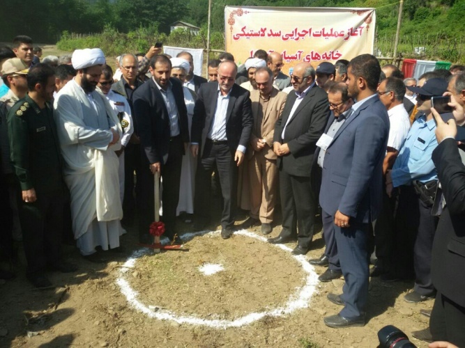 کلنگ احداث بزرگترین سد لاستیکی کشور در آستارا به زمین زده شد