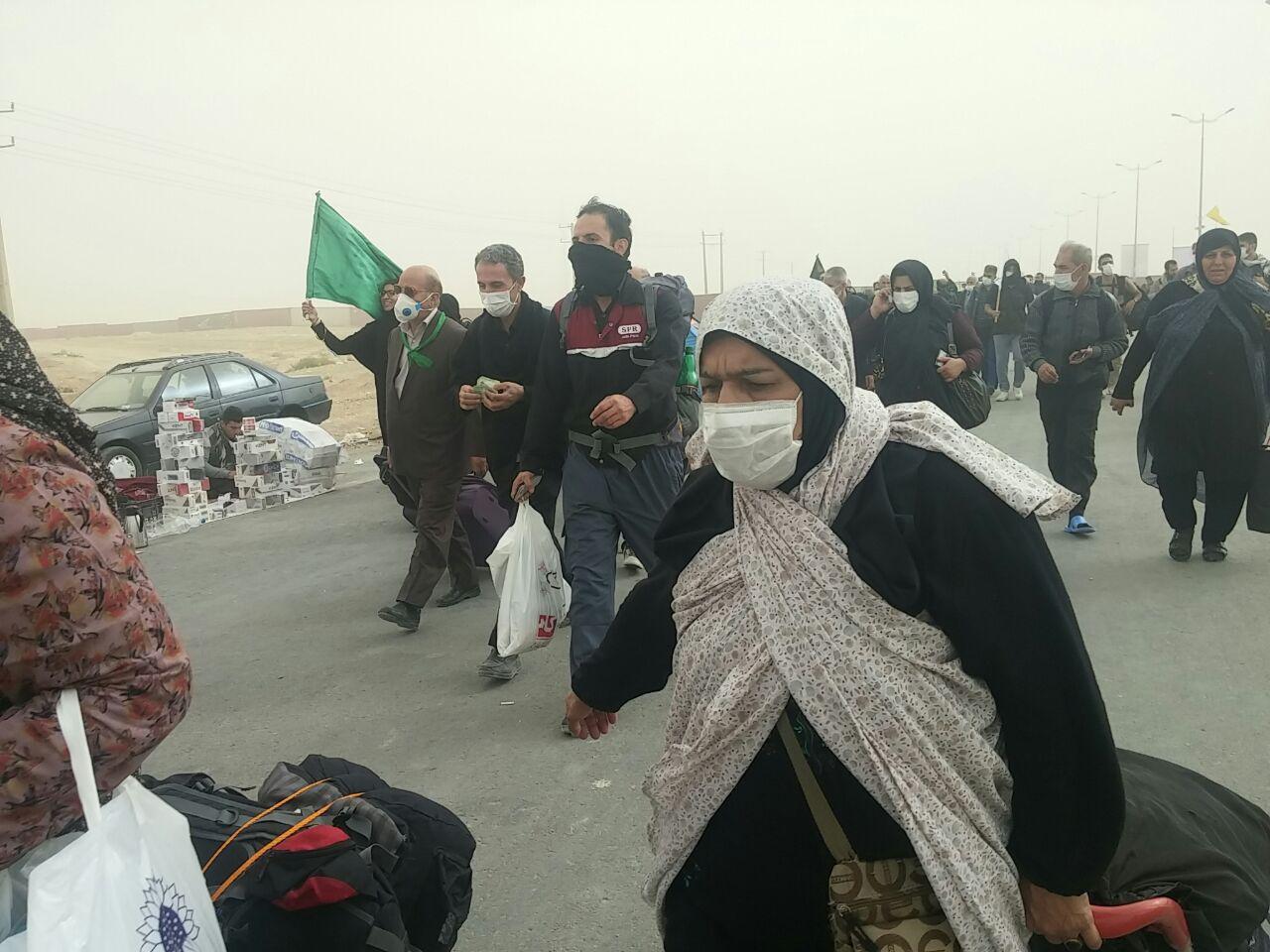  راه عاشقی باز است/ تردد زائران حسینی در مرز مهران ادامه دارد