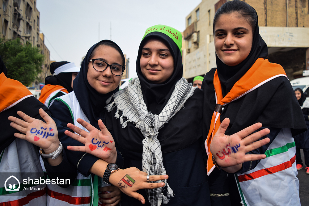 پاسخ قاطع  دانش آموزان بیرجندی به ‌آمریکا؛ «من یک سپاهی ام»