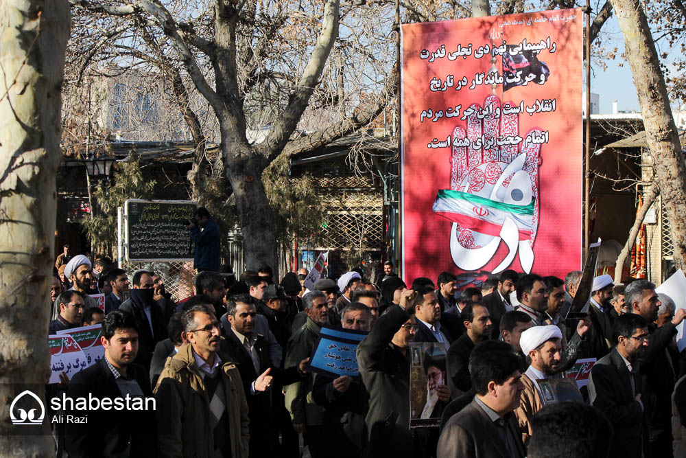 تجمع مردم انقلابی بجنورد در میدان شهید