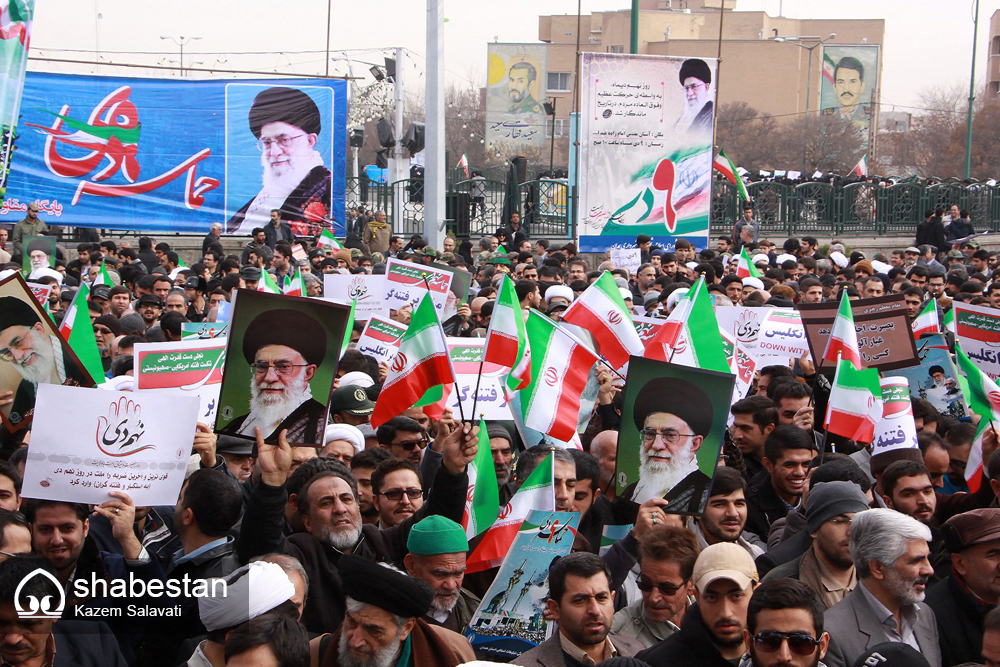 تجمع بزرگ مردمی کرج با هدف بزرگداشت حماسه ۹ دی آغاز شد