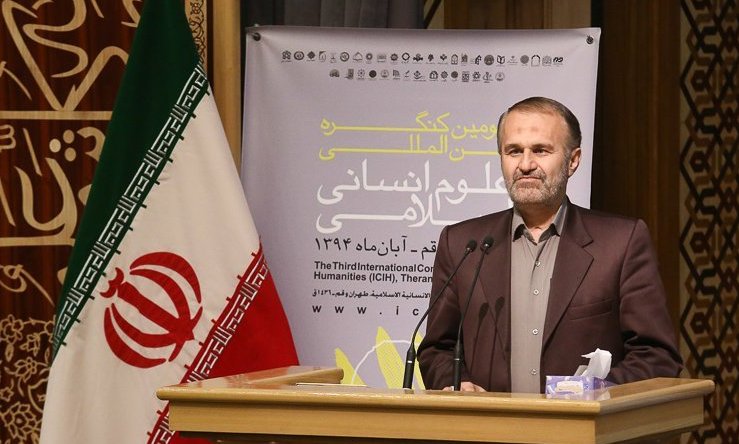 علوم انسانی  موجود، انسان ها را بیش از اندازه دارای ثبات می داند