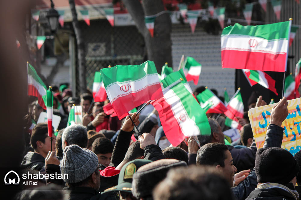 حماسه ای دوباره در پایتخت شور و شعور حسینی/ فریاد مرگ بر آمریکا در آسمان شهر طنین انداز شد