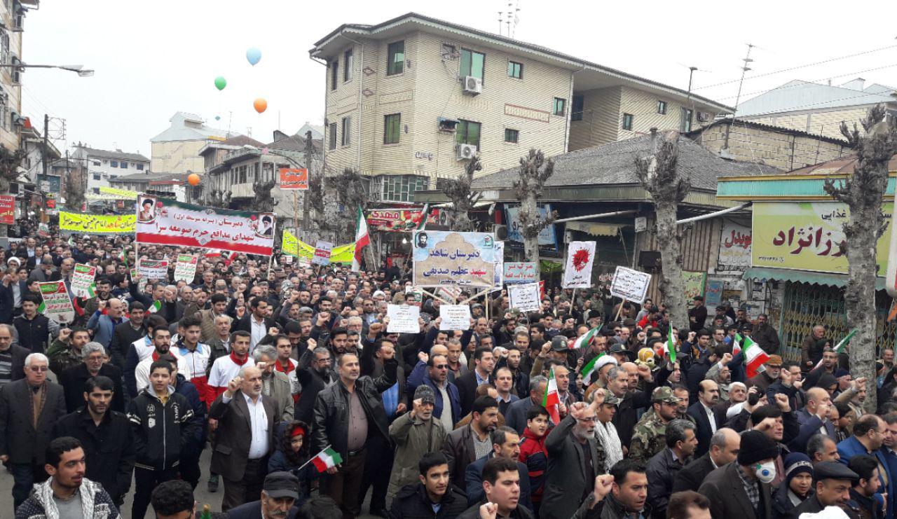 همه آمدند/ حضور تماشایی‌تر از همیشه در راهپیمایی ۲۲ بهمن در گیلان