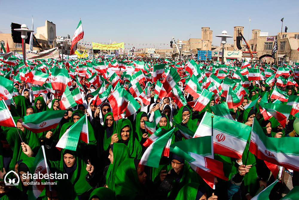 ۲۲ بهمن به یاد ماندنی در قم/قدردانی مراجع عظام تقلید از حضور پرشور مردم  